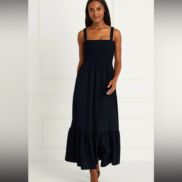 Hill Sarah Dresses & Skirts - Black Sleeveless Scoop Neck Maxi Sundress
Sexy for a nice afternoon